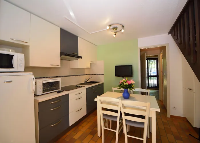 מלון דירות Azureva Cyprien 3*