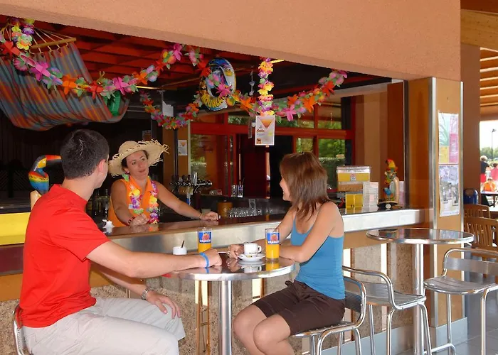 アジュレヴァ サンシプリアン アパートホテル