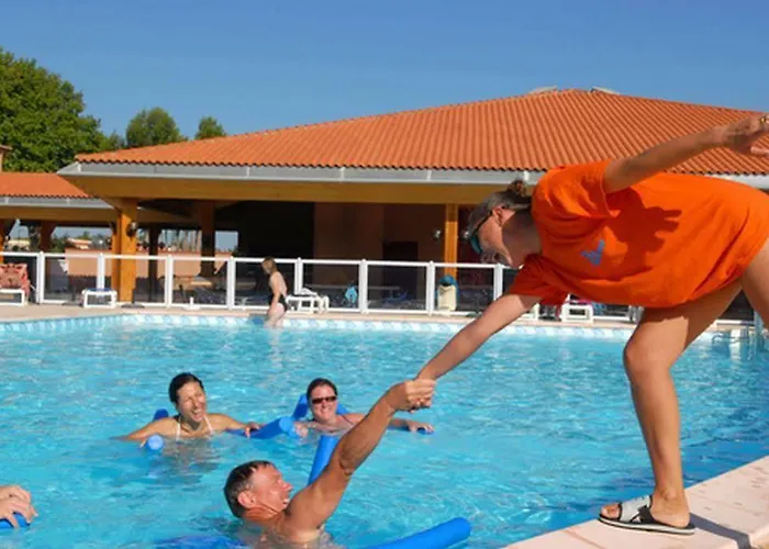 Azureva Cyprien מלון דירות 3*